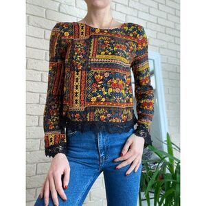 H&M Coachella Printed Top Women Size M Black Red Long Sleeve Lace Trim Bateau Ne